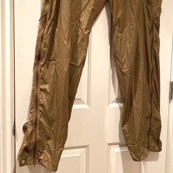 BEYOND Wind Pant NWT - Picture 12 of 16